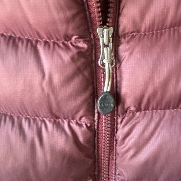 L.L.Bean Down Jacket in Eggplant Medium Petite - Picture 3 of 9